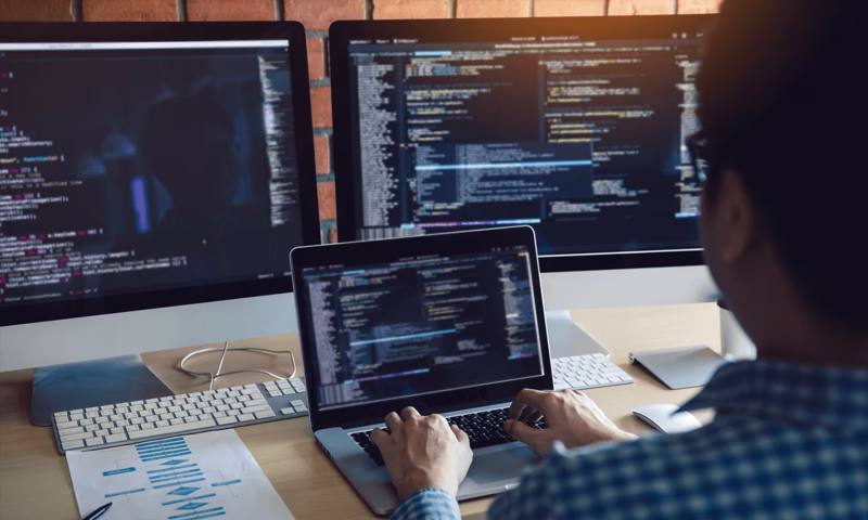 数据科学选型:R与Python如何赋能马尾区网站建设?
